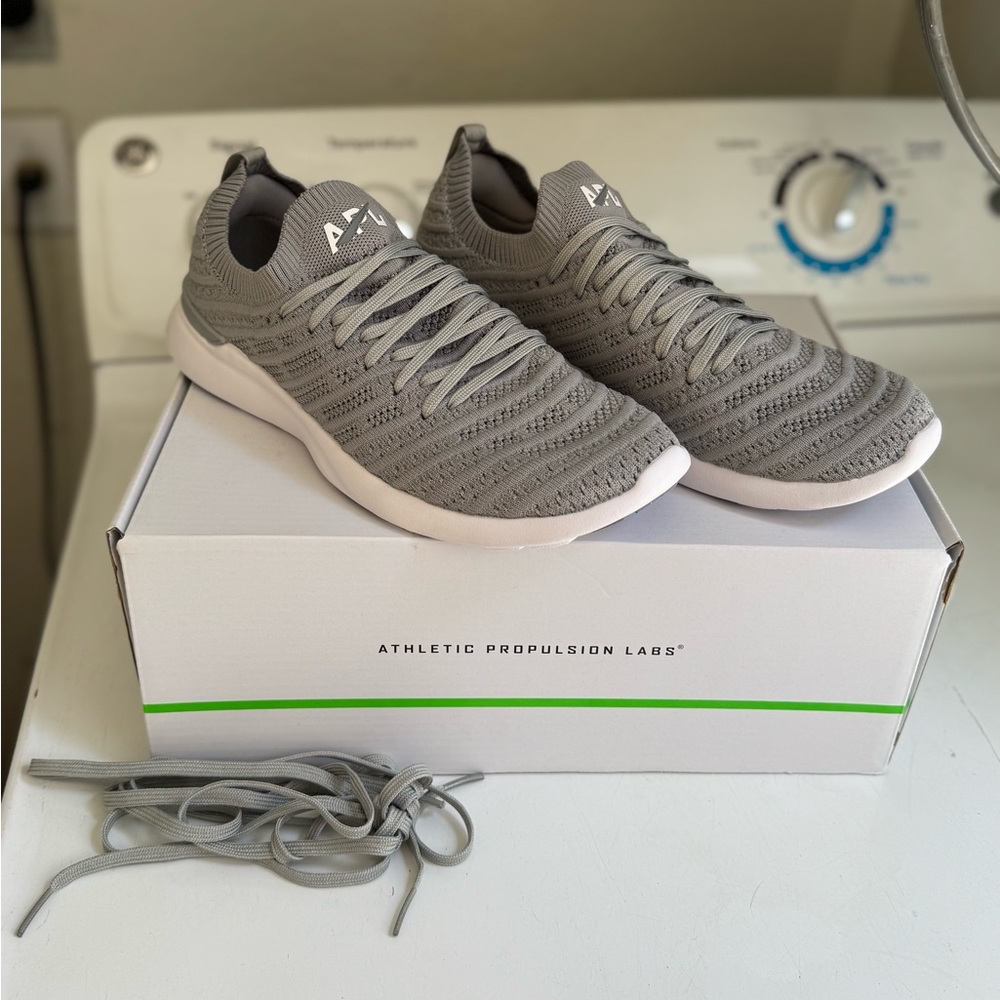 APL Techloom Wave Light Gray Athletic Shoes - Picture 1 of 4